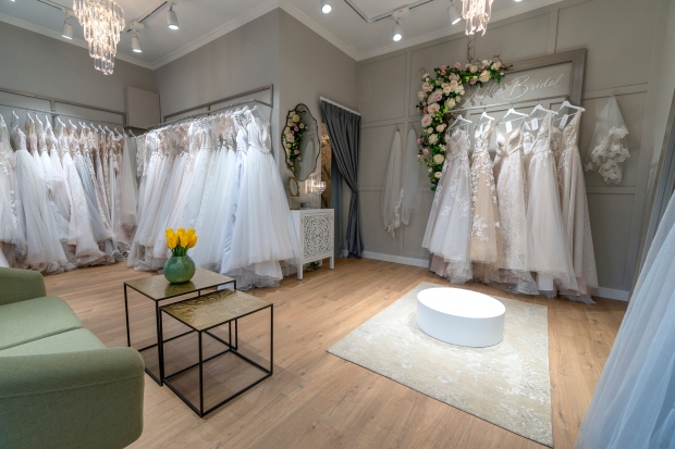 Интериор на ателие за булчински рокли Mille Bridal 