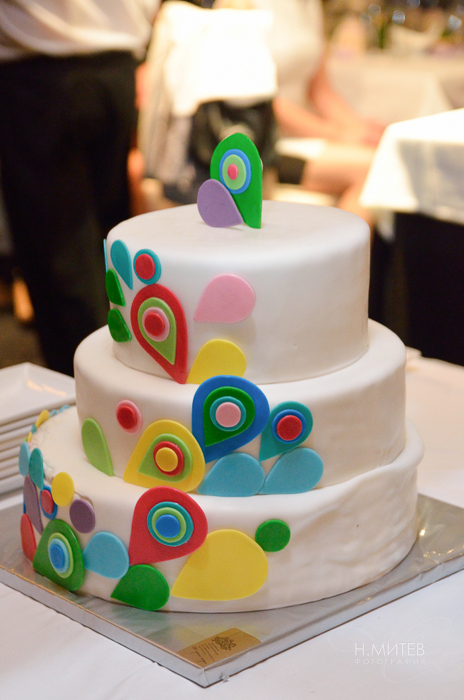 Разноцветна сватбена торта
